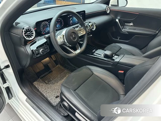 Mercedes-Benz Class A 2023 Белый из Китая, фото 6