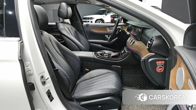 Mercedes-Benz E-Class W213 2018 Белый из Кореи, фото 6