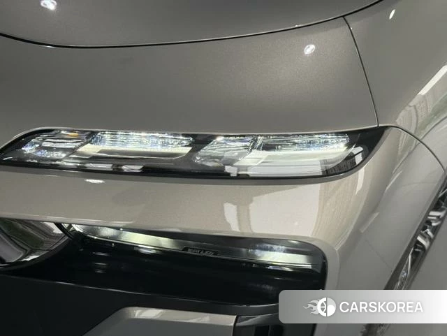 BMW 7 series 2024 Серебристо-серый из Китая, фото 6