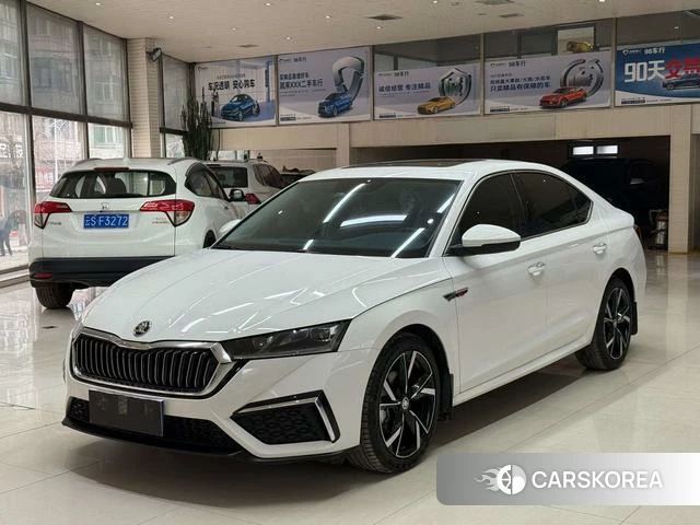 Skoda Octavia 2023 Белый из Китая, фото 6