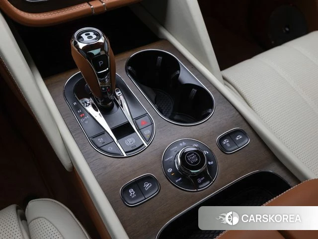 Bentley Bentayga 2024 Белый из Кореи, фото 6