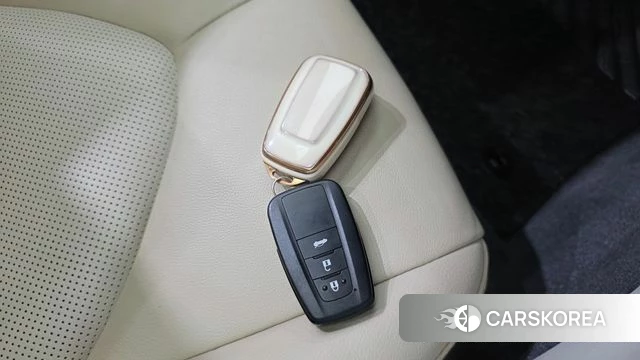Toyota Camry (XV70) 2019 Белый из Кореи, фото 6