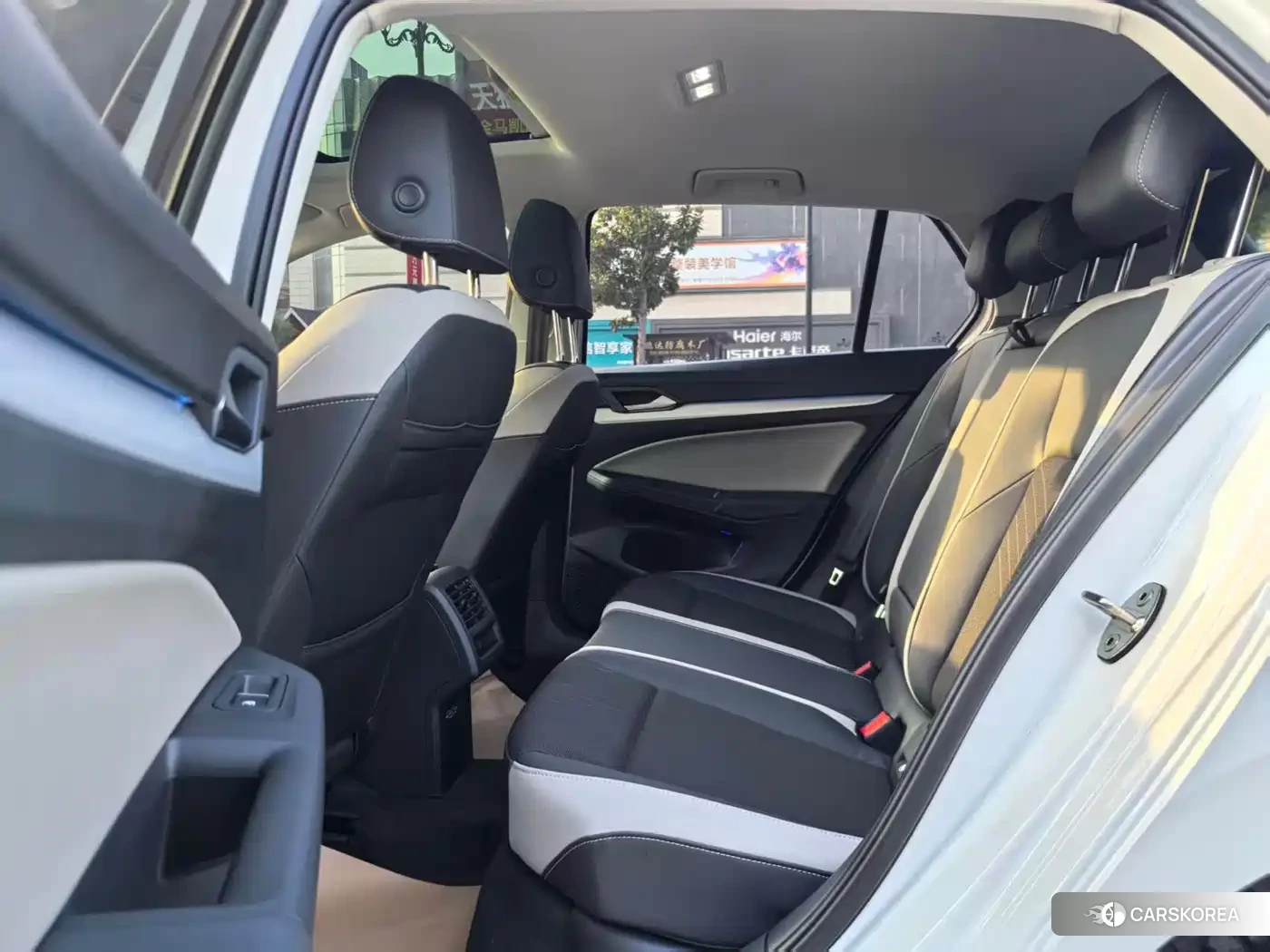 Volkswagen Golf 2024 Белый из Китая, фото 6