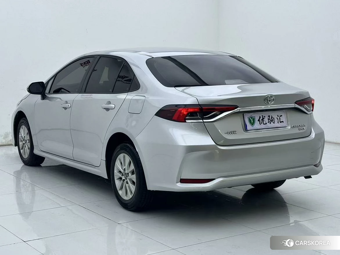 Toyota Corolla 2023 Серебристо-серый из Китая, фото 6