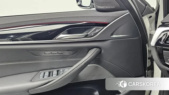 BMW 5 Series (G30) 2022 Белый из Кореи, фото 6