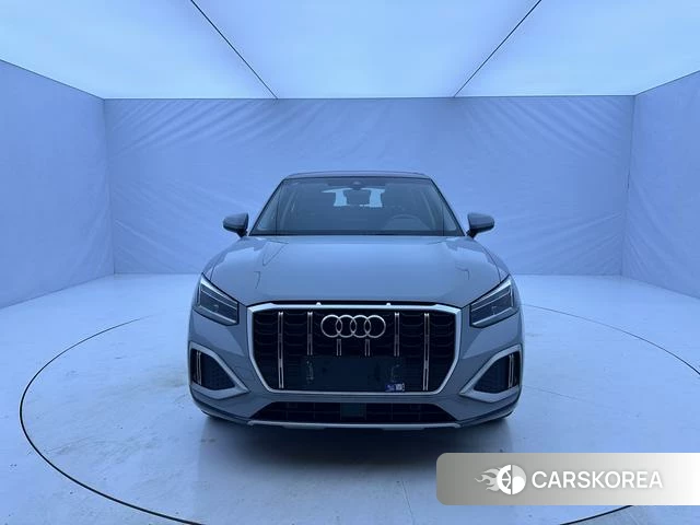 Audi Q2L 2024 Темно-серый из Китая, фото 6