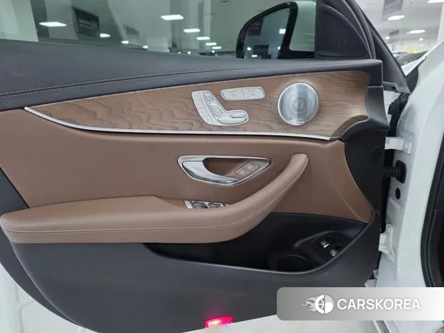 Mercedes-Benz E-Class W213 2021 Белый из Кореи, фото 6