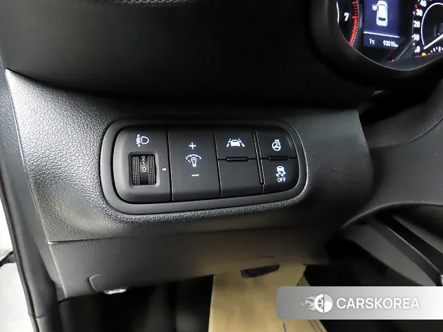 Hyundai Venue 2021 Белый из Кореи, фото 6