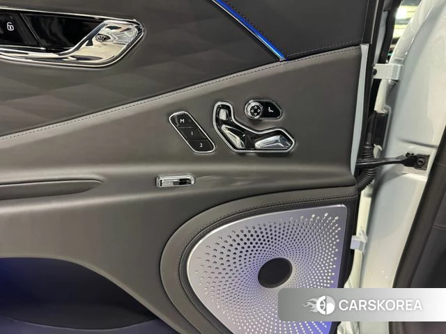 Bentley Flying Spur 3rd Generation 2023 Светло-серебряный цвет из Кореи, фото 6