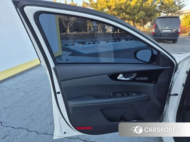 Kia The New K3 2nd generation 2024 Белый из Кореи, фото 6