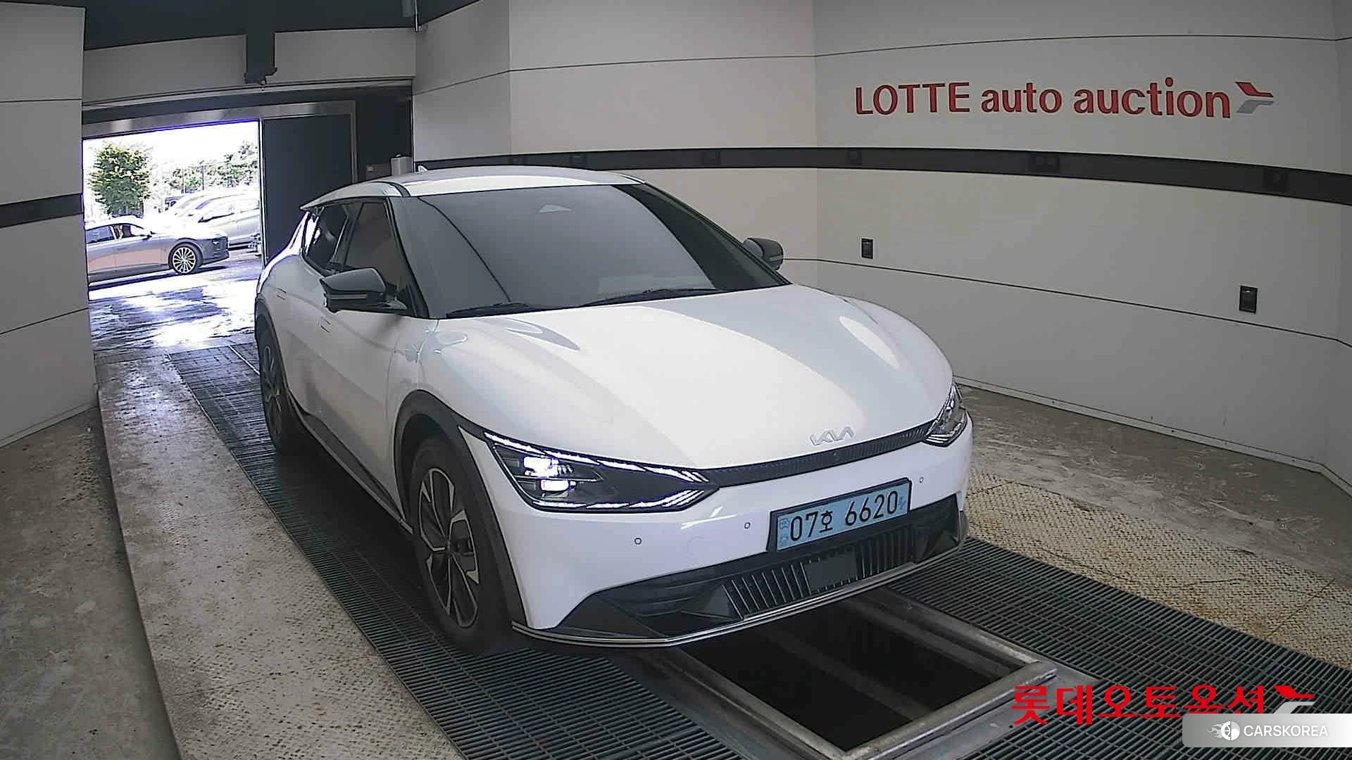 Kia EV6 2022 Snow White Pearl из Кореи, фото 6