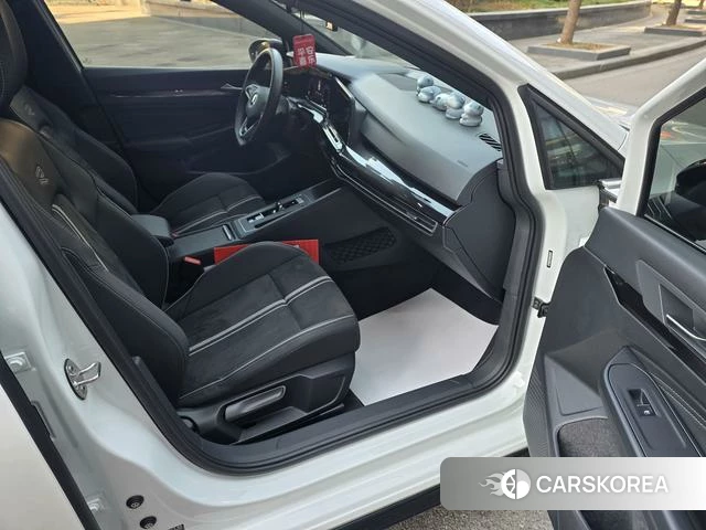 Volkswagen Golf 2023 Белый из Китая, фото 6
