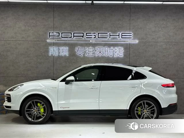 Porsche Cayenne Coupé E-Hybrid 2021 Белый из Китая, фото 6