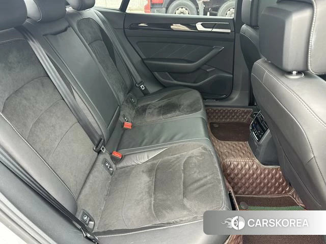 Volkswagen CC 2022 Темно-серый из Китая, фото 6