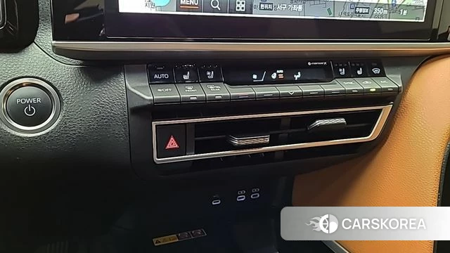 Toyota Camry (XV80) 2025 Серебристо-серый из Кореи, фото 6