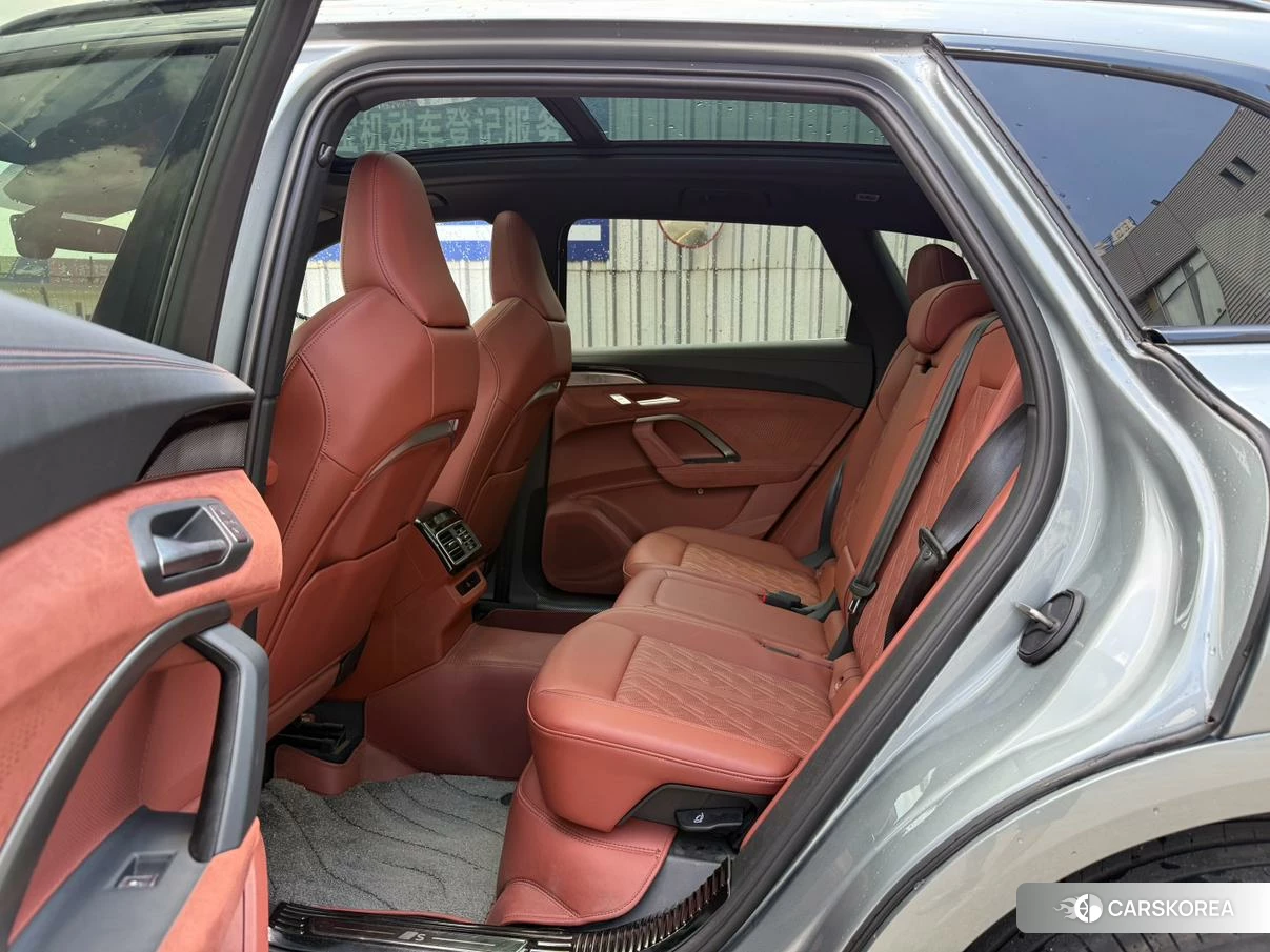 Audi Q5L 2026 Серебристо-серый из Китая, фото 6