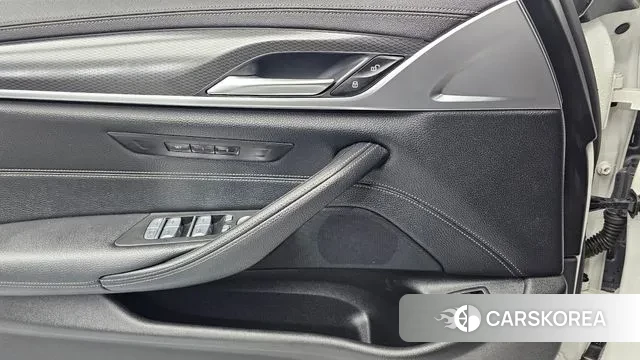 BMW 5 Series (G30) 2022 Белый из Кореи, фото 6