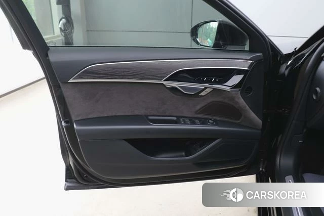 Audi A8 2022 Черный из Китая, фото 6
