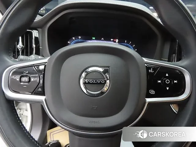 Volvo XC60 second Generation 2022 Белый из Кореи, фото 6