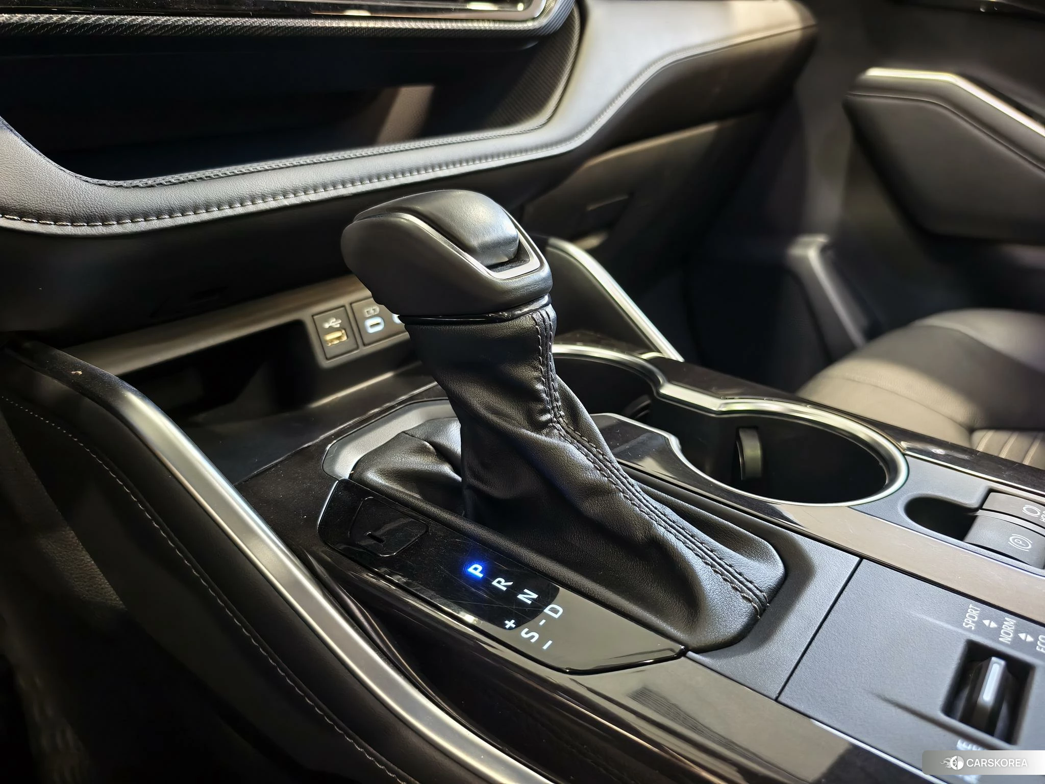 Toyota Crown 2023 Черный из Китая, фото 6