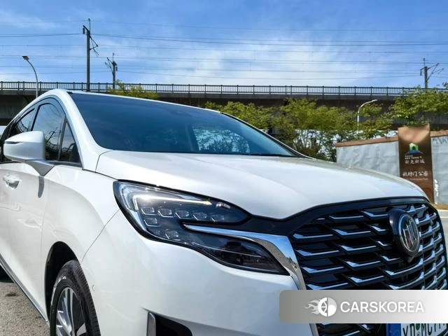 Buick GL8 2023 Белый из Китая, фото 6