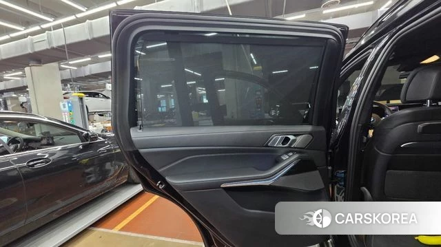 BMW X7 (G07) 2025 Черный из Кореи, фото 6
