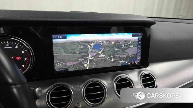 Mercedes-Benz E-Class W213 2019 Серебряный из Кореи, фото 6