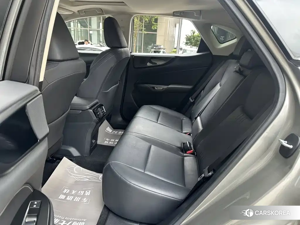 Lexus NX 2022 Silver/gray из Китая, фото 6