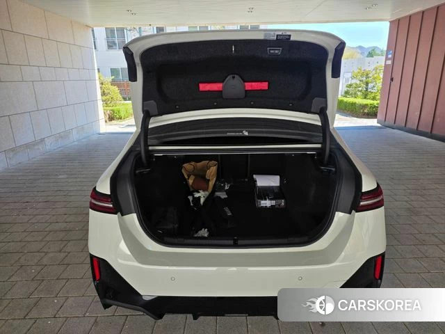 BMW 5 Series (G60) 2025 Белый из Кореи, фото 6