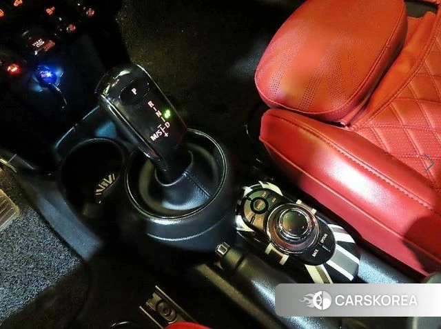 Mini Cooper Convertible 2023 Черный из Кореи, фото 6
