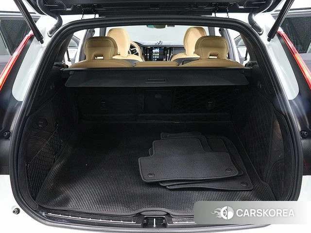 Volvo XC60 second Generation 2024 Белый из Кореи, фото 6