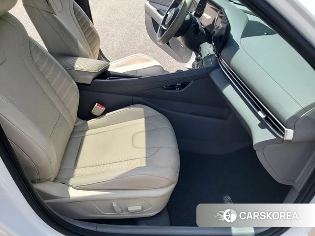 Hyundai Avante Hybrid (CN7) 2022 Белый из Кореи, фото 6