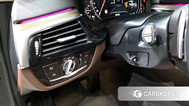 BMW 5 Series (G30) 2018 Черный из Кореи, фото 6