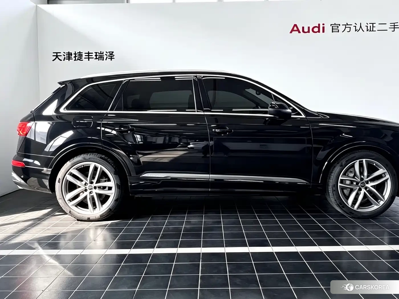 Audi Q7 2025 Черный из Китая, фото 6