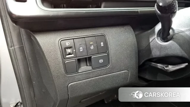 Hyundai Staria 2024 Серебряный из Кореи, фото 6