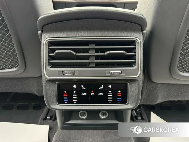 Audi Q7 2023 Черный из Китая, фото 6
