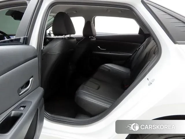 Hyundai Avante Hybrid (CN7) 2022 Белый из Кореи, фото 6