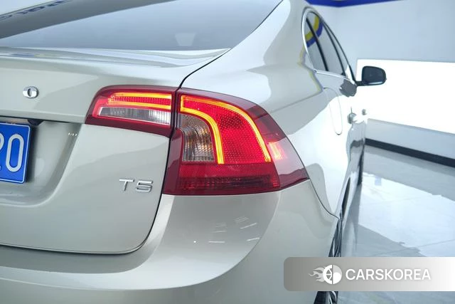 Volvo S60 2018 Темно-серый из Китая, фото 6