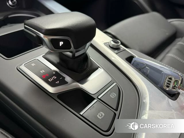 Audi A4L 2023 Темно-серый из Китая, фото 6