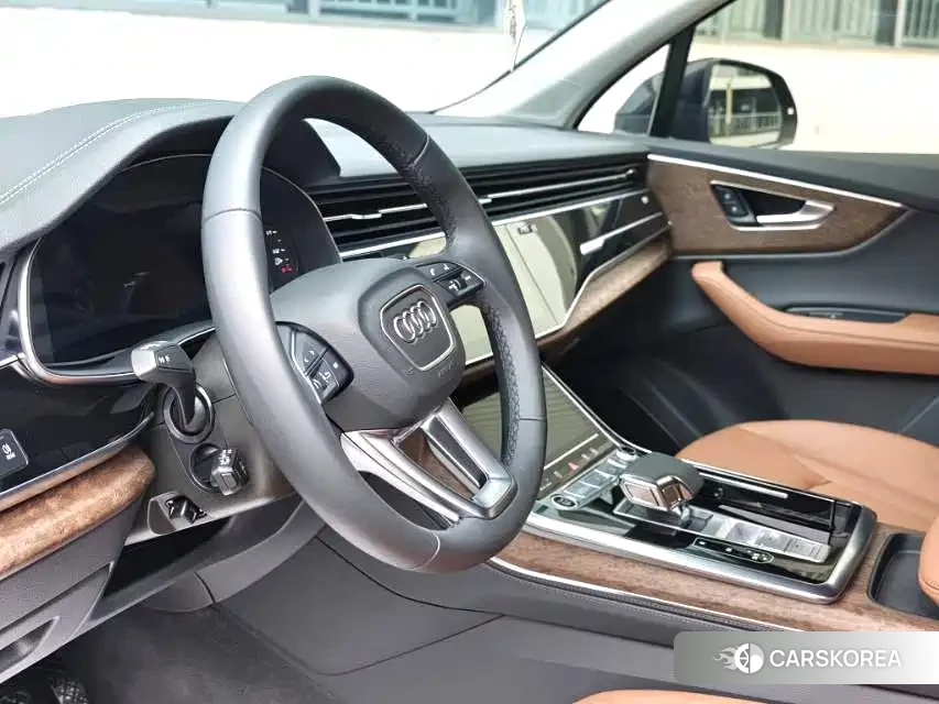 Audi Q7 2023 Черный из Китая, фото 6