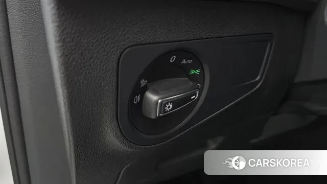 Volkswagen Tiguan second Generation 2023 Белый из Кореи, фото 6