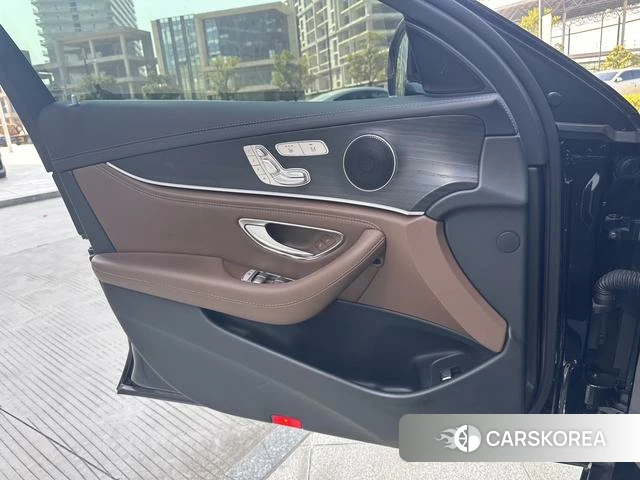 Mercedes-Benz E-class 2023 Черный из Китая, фото 6