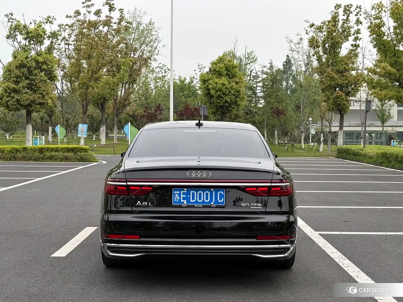 Audi A8 2023 Черный из Китая, фото 6