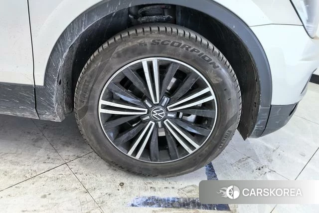 Volkswagen Tiguan L 2021 Темно-серый из Китая, фото 5