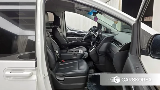 Hyundai Staria 2022 Белый из Кореи, фото 6