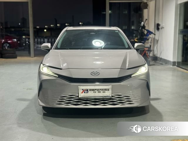 Toyota Camry 2024 Серебристо-серый из Китая, фото 6