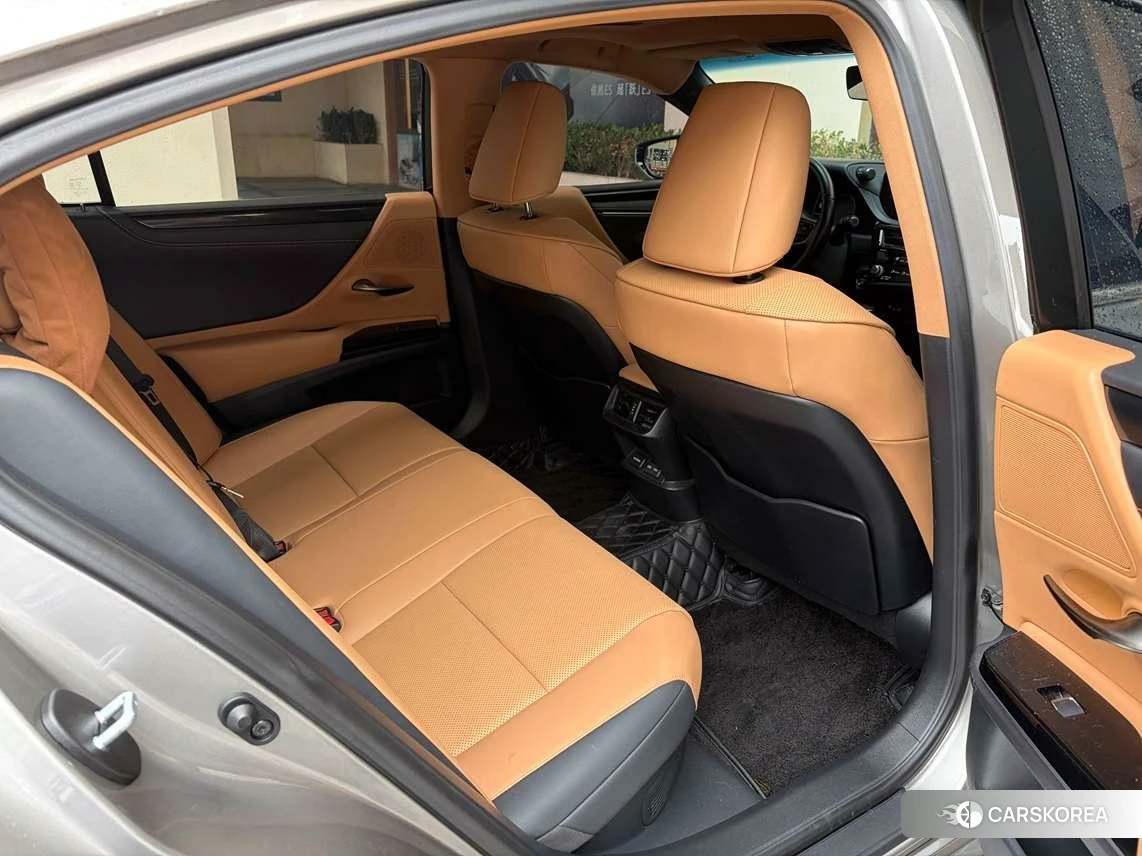 Lexus ES 2021 Серебристо-серый из Китая, фото 6