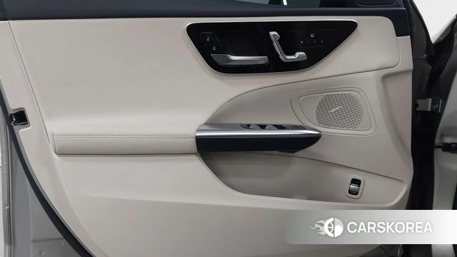 Mercedes-Benz C-Class W206 2023 Серебряный из Кореи, фото 6