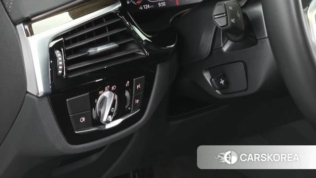 BMW 5 Series (G30) 2022 Белый из Кореи, фото 6