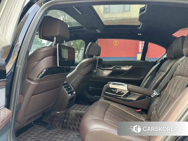 BMW 7 series 2023 Черный из Китая, фото 6